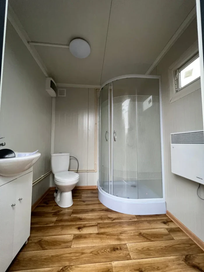 Contenitore Sanitario 2×2 m con Doccia e Serbatoio