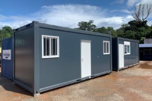 Modulo Prefabbricato Nero – Elegante, Isolato e Multifunzione